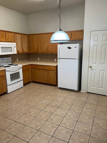 New microwave new oven - 314 Jeff Gordon Dr