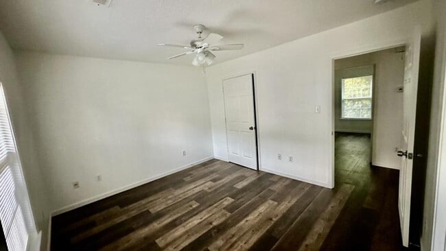 Building Photo - 125 Evvalane Dr