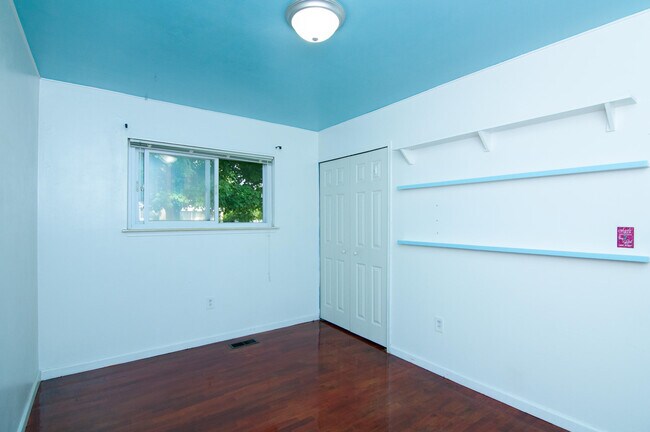 Building Photo - 8807 Tavistock Dr