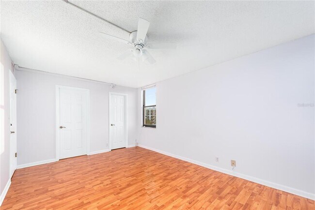 Building Photo - 255 Dolphin Point