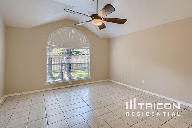 Building Photo - 18707 Singing Woods Dr