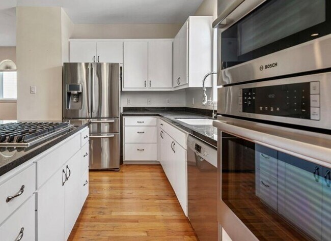 Building Photo - 5207 Cornish St