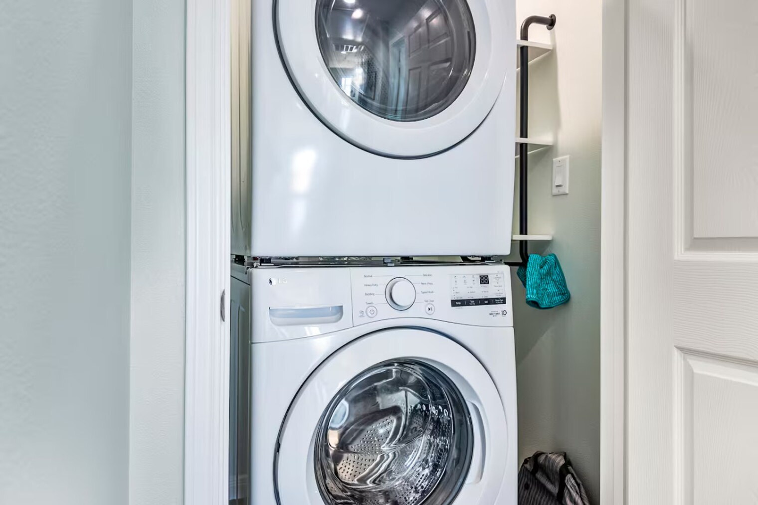 Building Photo - 1062 Cedar Ln