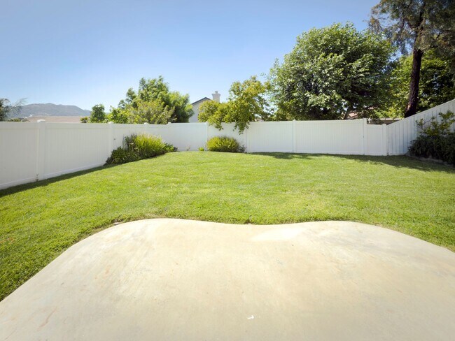 Building Photo - RARE 6 BEDROOM HOME FOR RENT IN OPTIMUM LO...