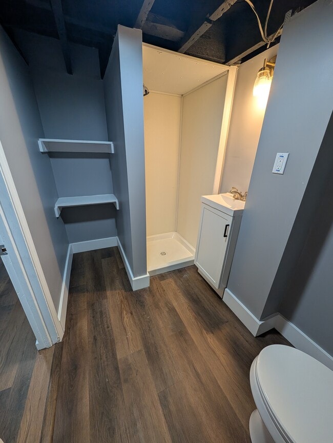 Building Photo - 621 SW Oakley Ave