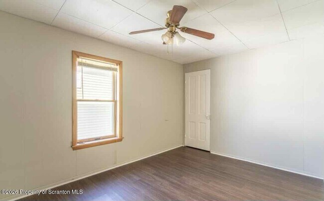 Building Photo - 112 Grove St