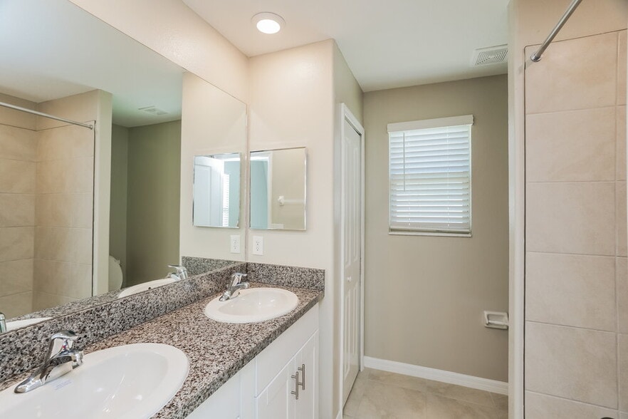 Building Photo - 7219 Spring Snowflake Ave