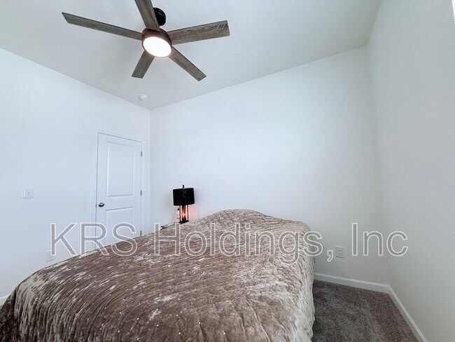 Building Photo - 849 Parc Townes Dr