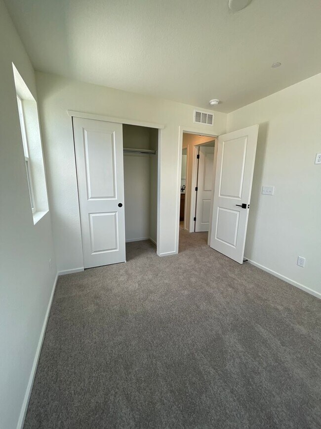 Building Photo - Stunning Rowhouse in NE Ft. Collins