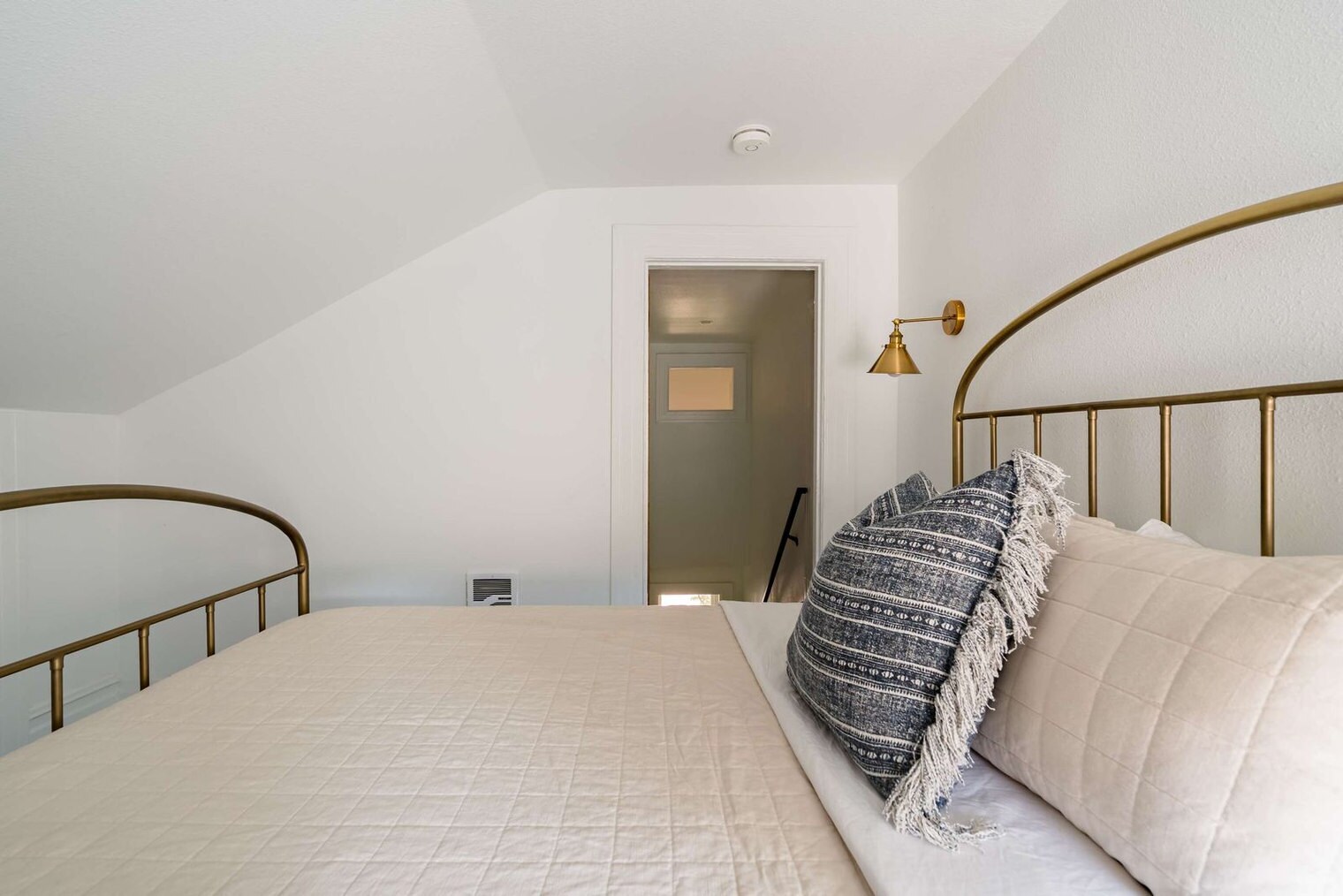 Building Photo - 1605 NW 23rd Ave