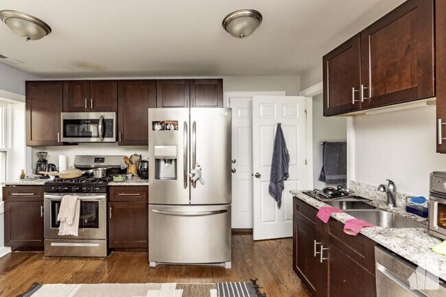 Building Photo - 2 bedroom in Chicago IL 60647