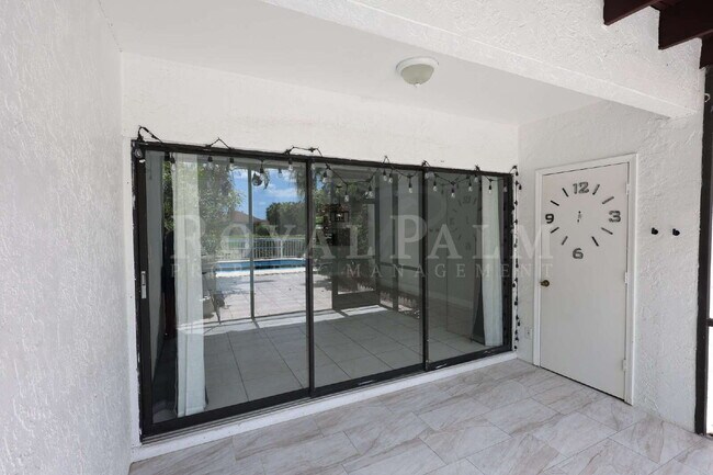Building Photo - 2 Bed, 2.5 Bath Townhouse with Balcony, Pool & Prime Bonita Springs Location