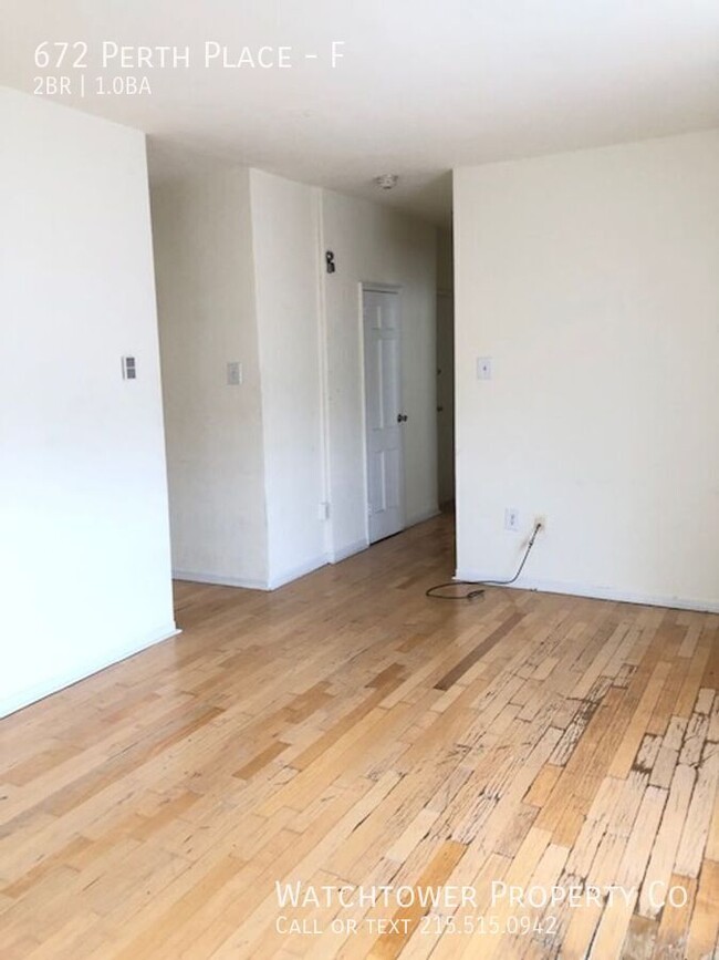 Building Photo - Stunning 2 bedroom in a charming gated com...