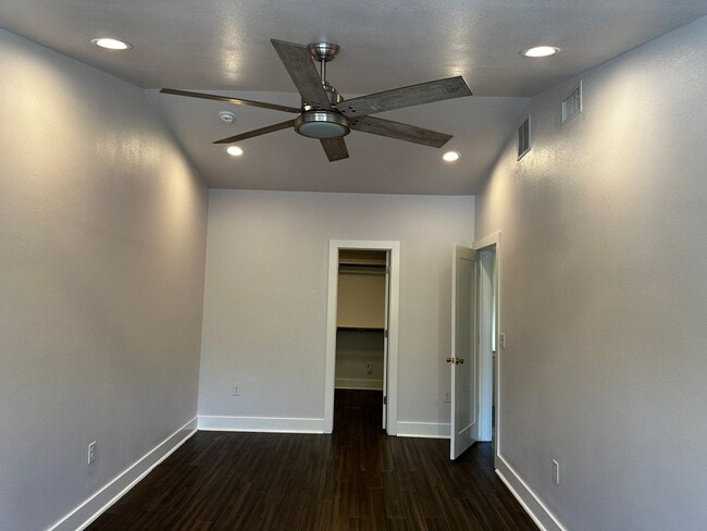 Building Photo - TX-AUS-113DEN