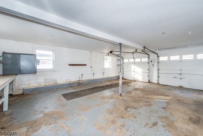 Building Photo - 16 Front St