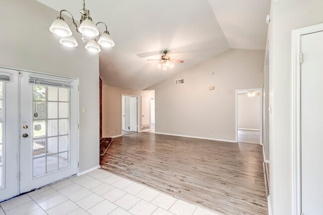 Building Photo - 2015 Newton Dr