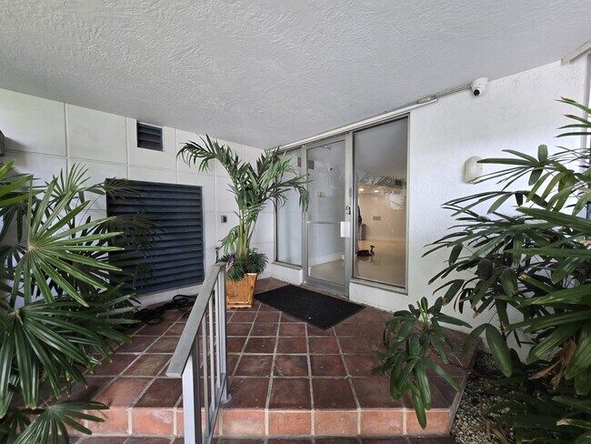 Building Photo - 1700 NW North River Dr