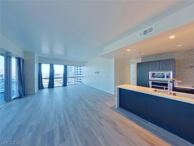 Building Photo - 4471 Dean Martin Dr