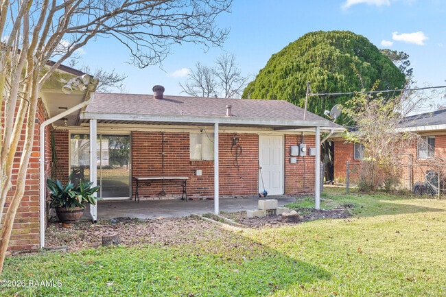 Building Photo - 207 Ashwood Dr