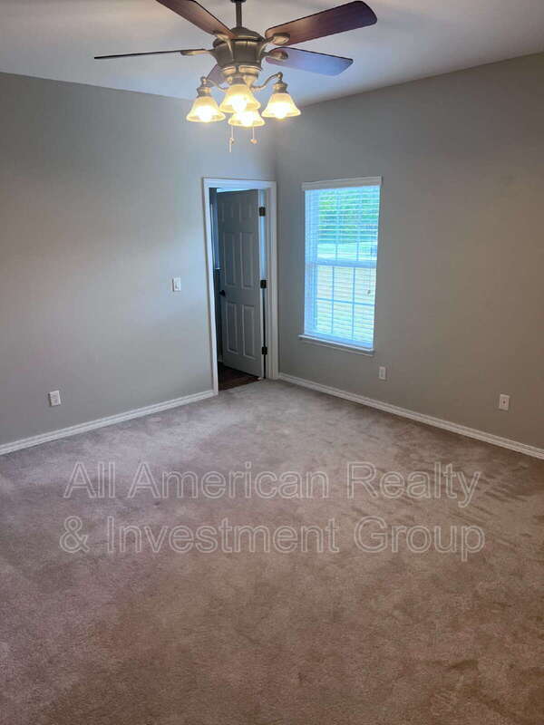 Building Photo - 105 Par Ct