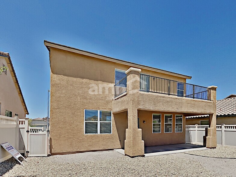 Building Photo - 1052 Crescent Falls St