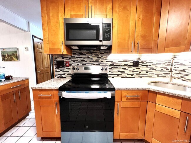 Building Photo - 7 7th St