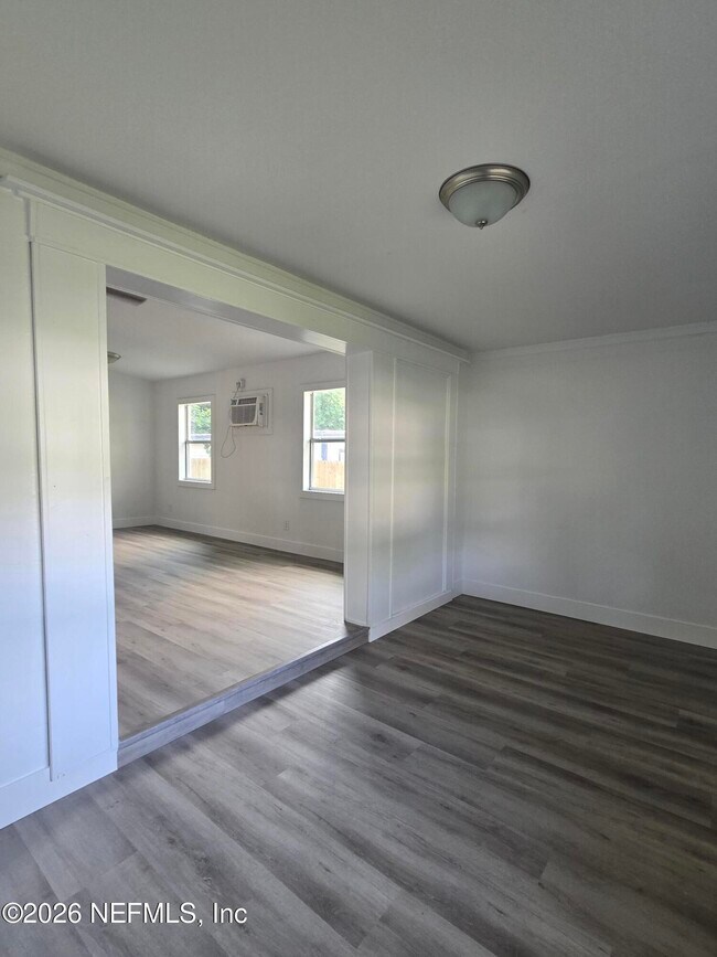 Building Photo - 3827 Eve Dr W