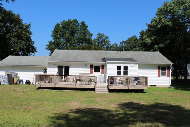 Building Photo - 6 Greenfield Dr