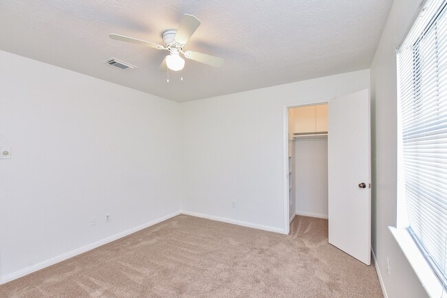 Building Photo - 2514 Lance Ln
