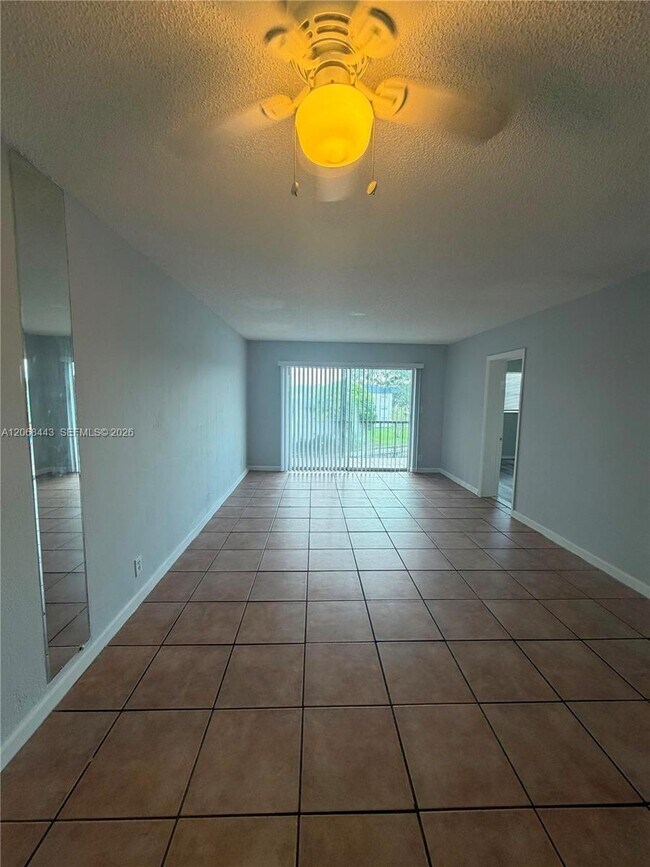 Building Photo - 8020 N Colony Cir
