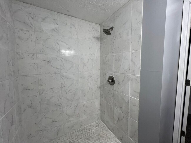 Building Photo - 2218-C Murchsion Rd. ~Murchison ~ 2 WEEKS FREE