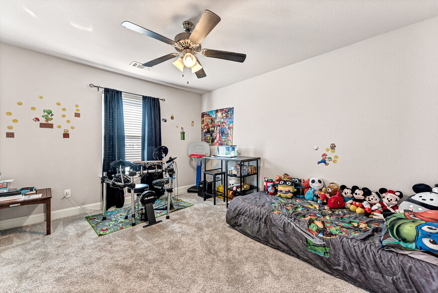 Spacious 2nd bedroom - 1871 Sunrise Cir