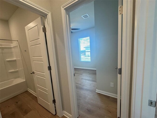 Building Photo - 184 Schrader Dr