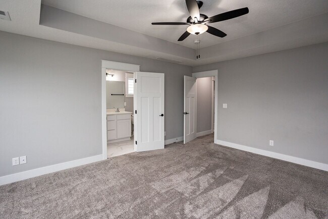 Building Photo - Like-New 4-Bedroom Home in Heritage Park –...