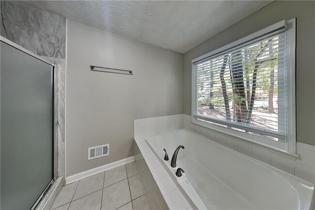 Building Photo - 2530 Lorne Ct SW