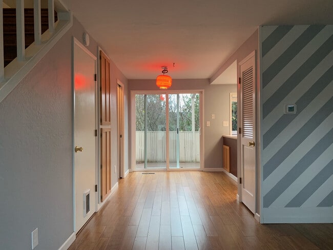 Building Photo - 319 Glenn St