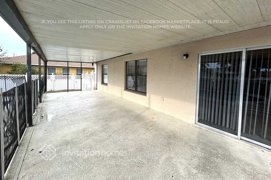 Building Photo - 1410 SW 3rd Ave