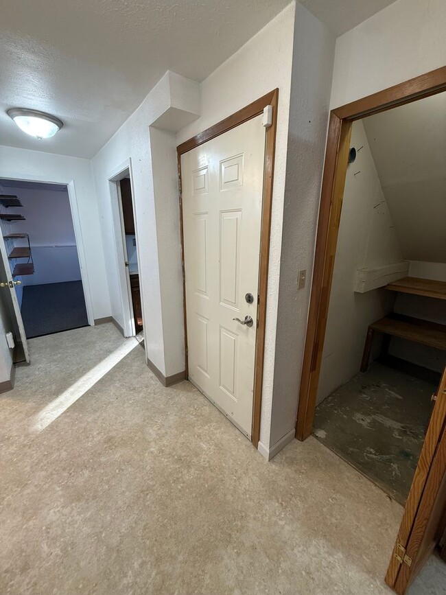 Building Photo - 524 N Klevin St