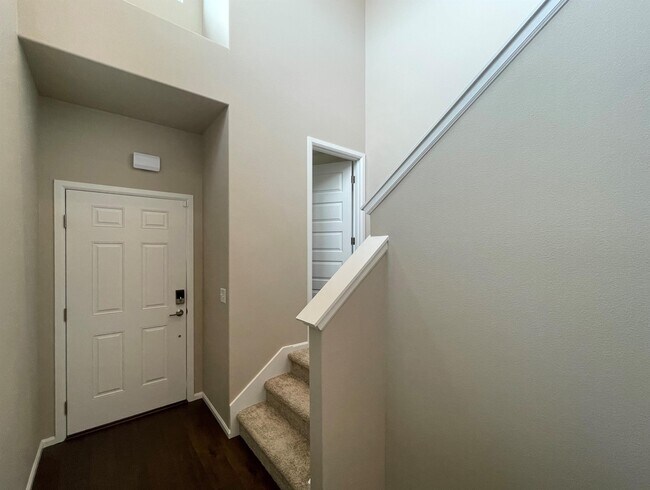 Building Photo - 1037 Timberline Ave
