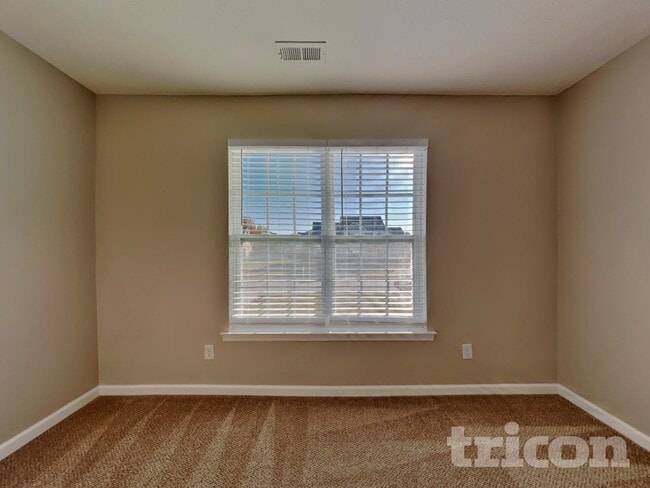 Building Photo - 15 Mossburg Ct