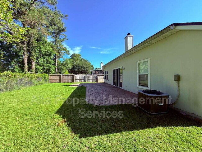 Building Photo - 2462 Coachman Lakes Dr