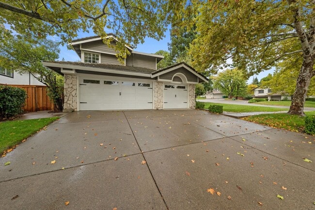 Building Photo - Luxury 4-Bedroom Home with Designer Upgrad...