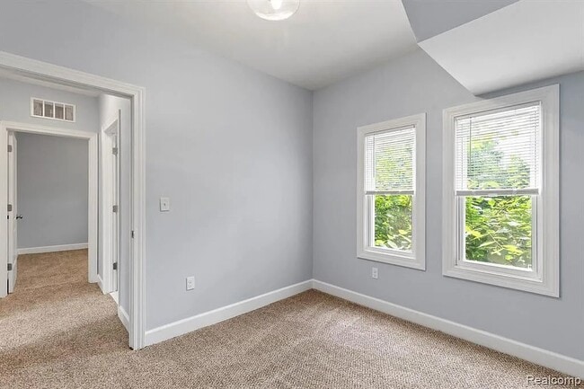 Building Photo - 248 Leicester Ct