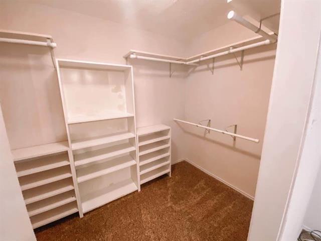 Building Photo - 3040 Country Club Rd