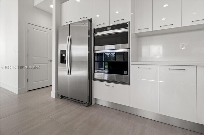 Building Photo - 2391 SW 123rd Ter