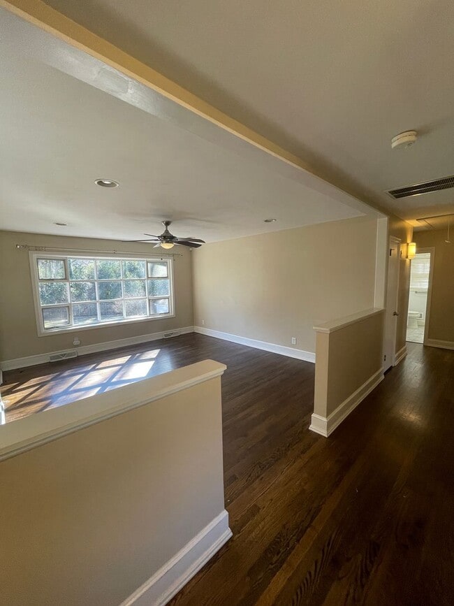 Building Photo - 3 BR Brick Ranch with Fenced Yard in Starm...