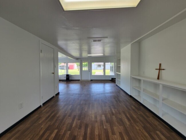 Building Photo - 1112 County Rd