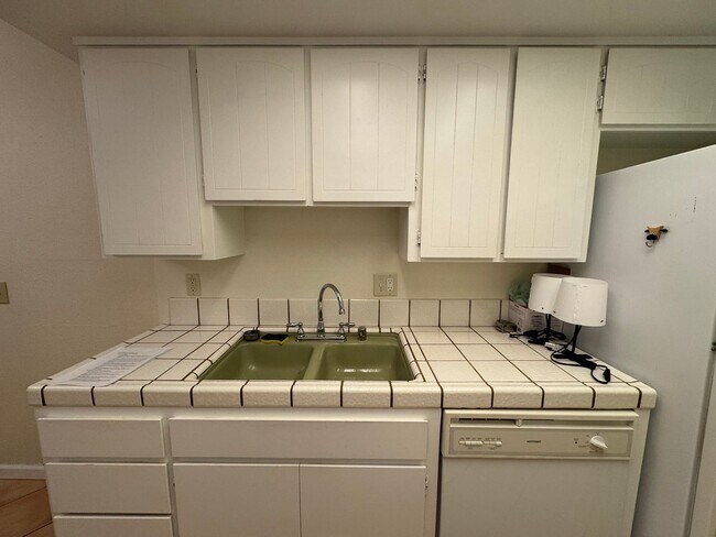Building Photo - For Rent – Charming Woodland Condo with Co...
