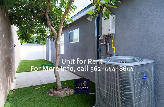 Building Photo - House - 2 Bedrooms / 2 Baths / Commerce