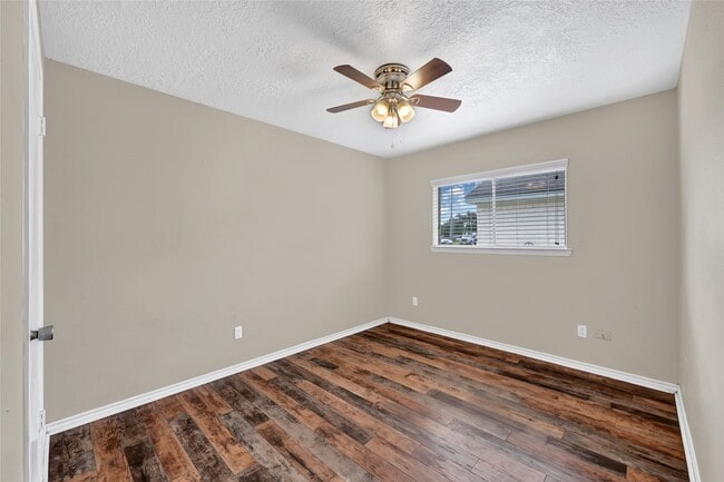 Building Photo - 10007 Oakmont Dr